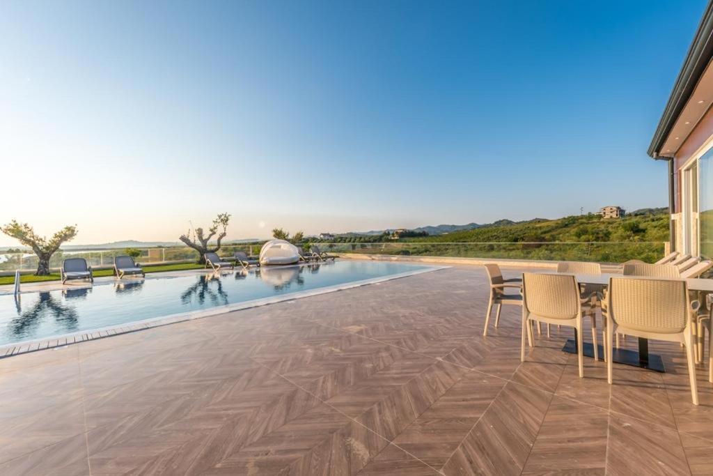 Top Villas ดูร์เรส ภายนอก รูปภาพ